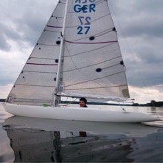Kerstin mit Segelboot